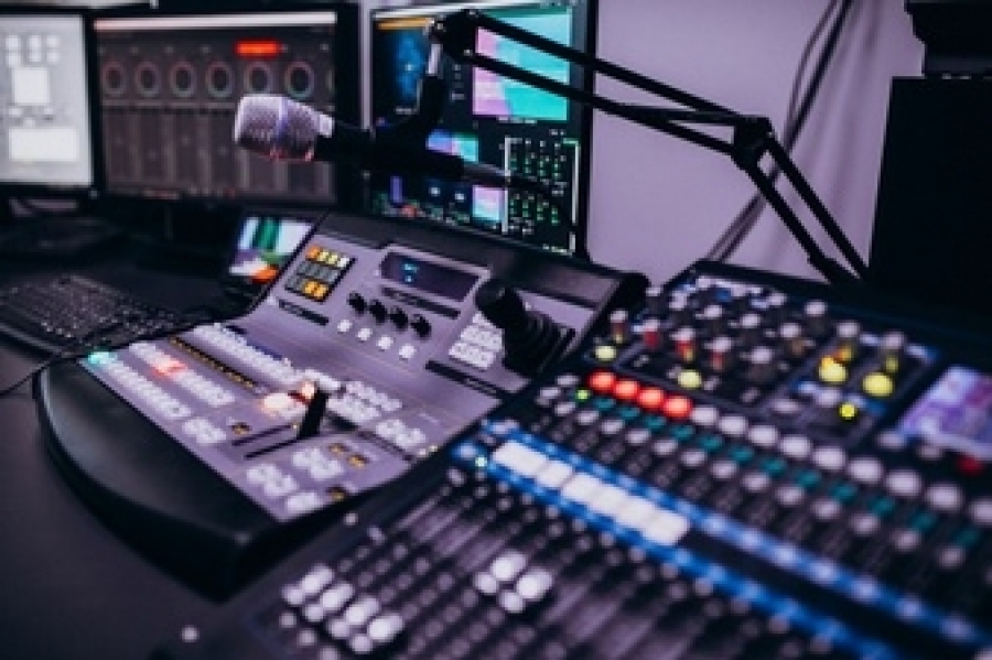Vale a pena investir numa emissora de rádio à venda?