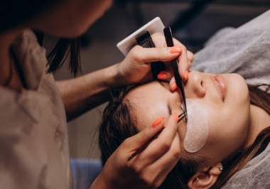 10 dicas importantes para investir num salão de beleza à venda