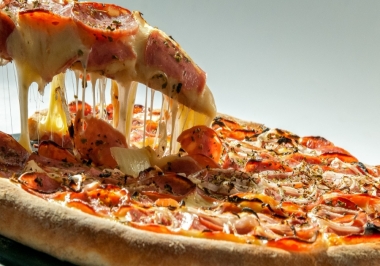 Quero comprar uma pizzaria: o que devo considerar antes de fechar o negócio?