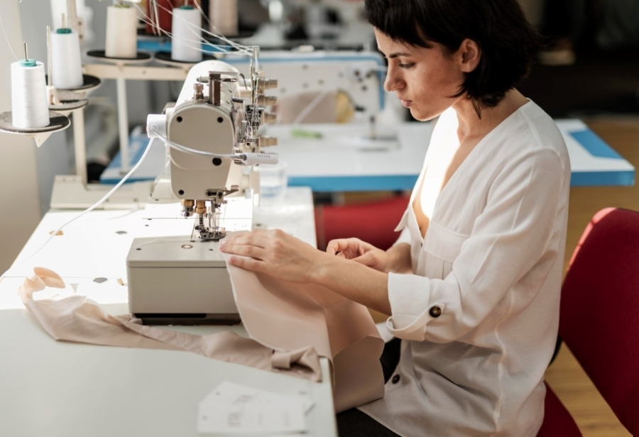 Por que vale a pena investir numa fábrica de uniformes à venda?