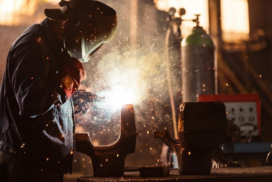 Indústria metalúrgica à venda: passo a passo para investir