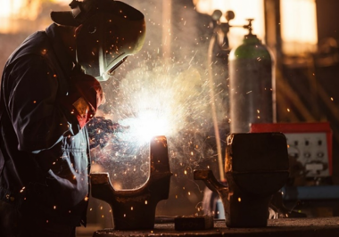 Indústria metalúrgica à venda: passo a passo para investir