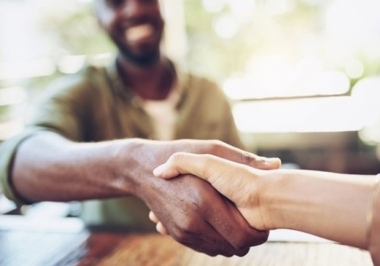 Compra e venda de estabelecimento comercial: 6 cuidados na hora da negociação