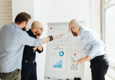 Como comprar uma empresa já faturando: checklist completo para investidores iniciantes