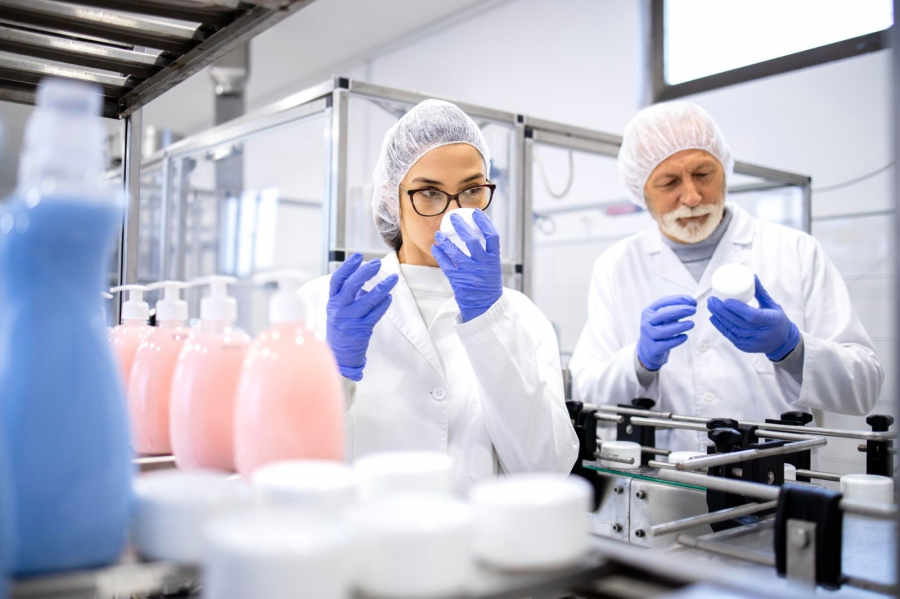 Vai comprar uma fábrica de cosméticos? Veja como fazer um bom negócio