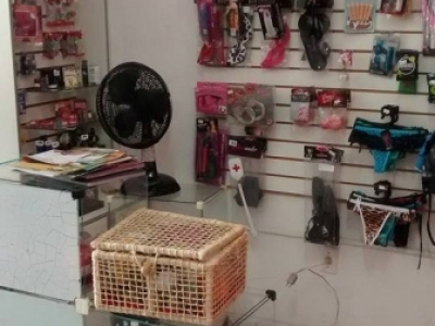 VENDO LOJA PORTA FECHADA MODA PRAIA, INTIMA E SEX SHOP.