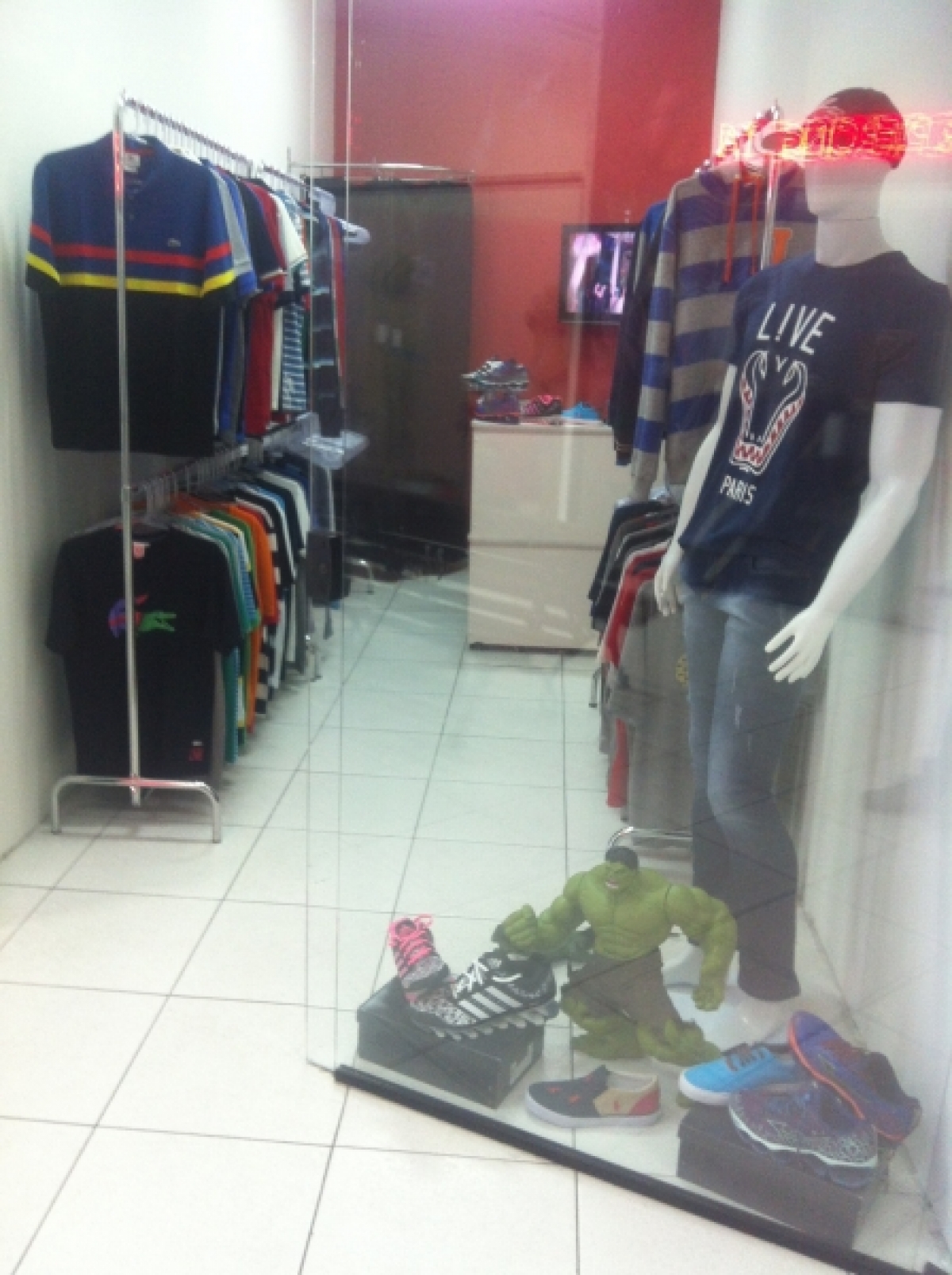 Loja de Roupas Outlet no Centro Bela Vista