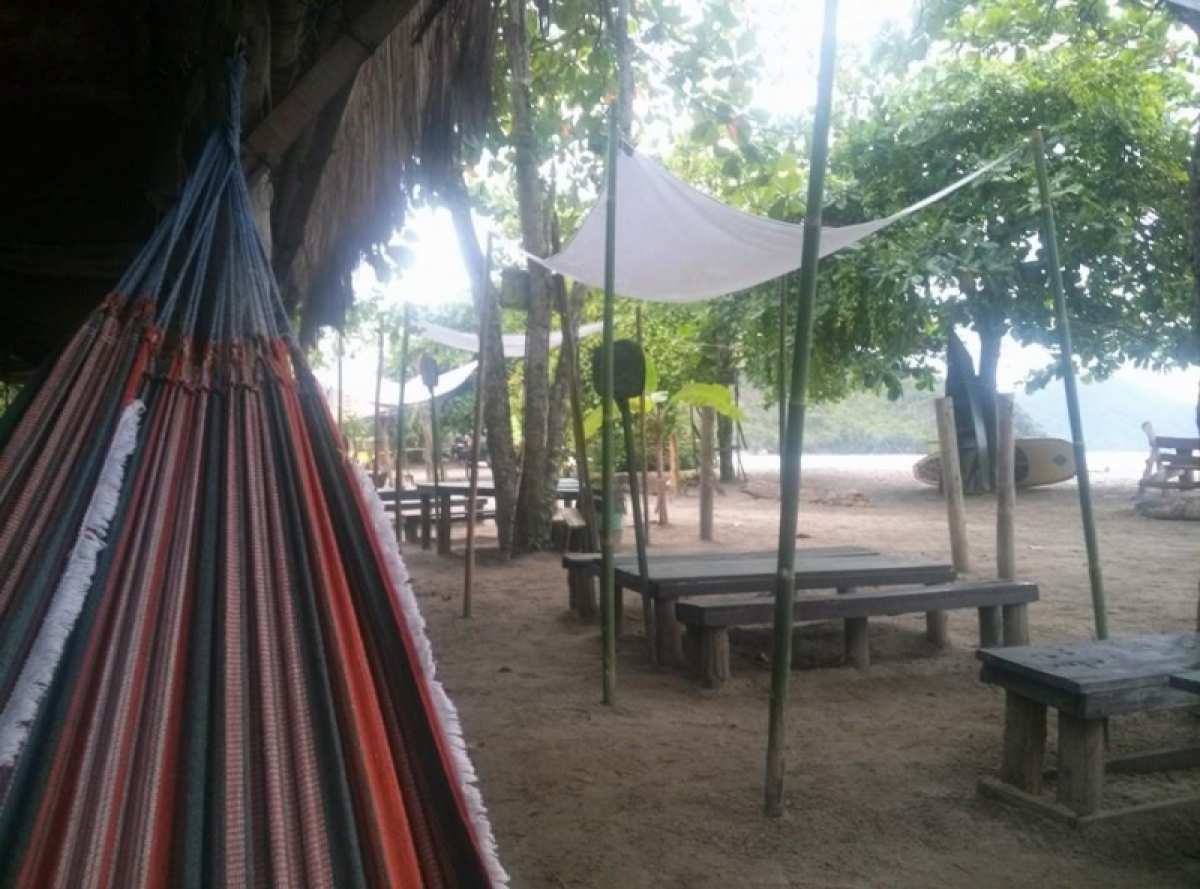 RESTAURANTE - PIZZARIA E CACHACARIA PE NA AREIA EM UBATUBA