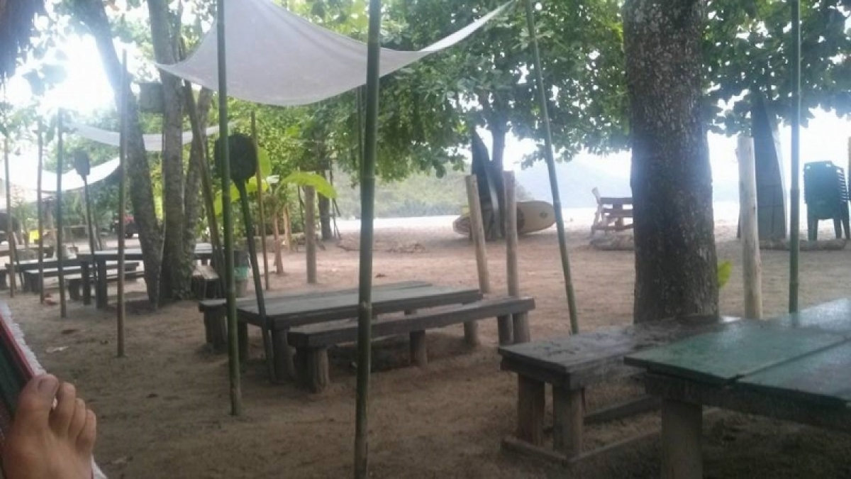 RESTAURANTE - PIZZARIA E CACHACARIA PE NA AREIA EM UBATUBA