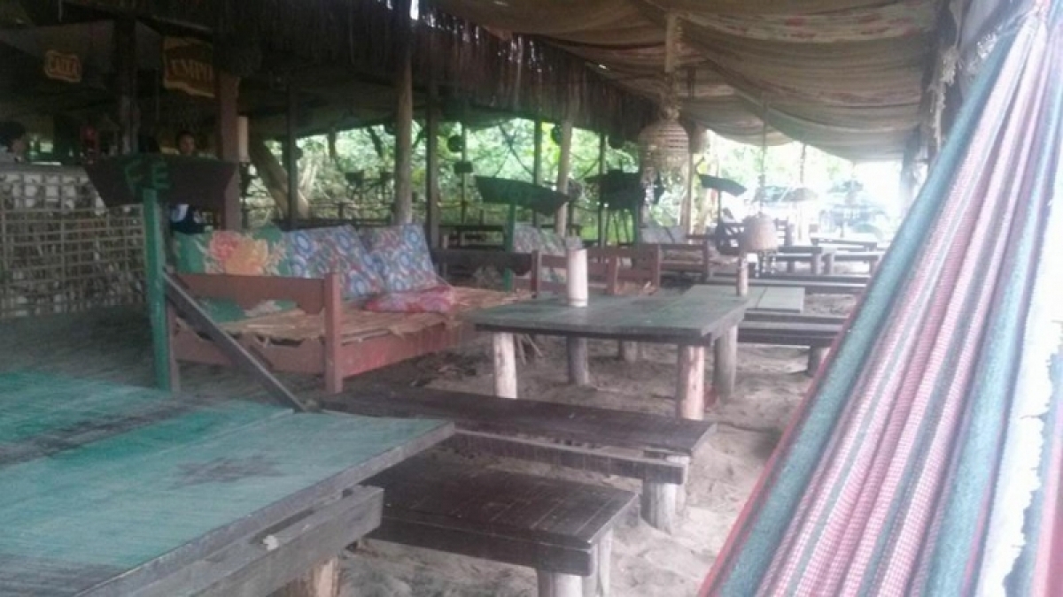 RESTAURANTE - PIZZARIA E CACHACARIA PE NA AREIA EM UBATUBA