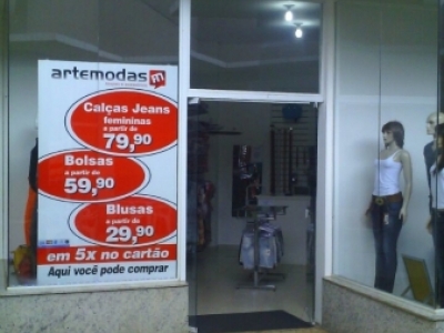 loja de roupas masculinas e femininas.