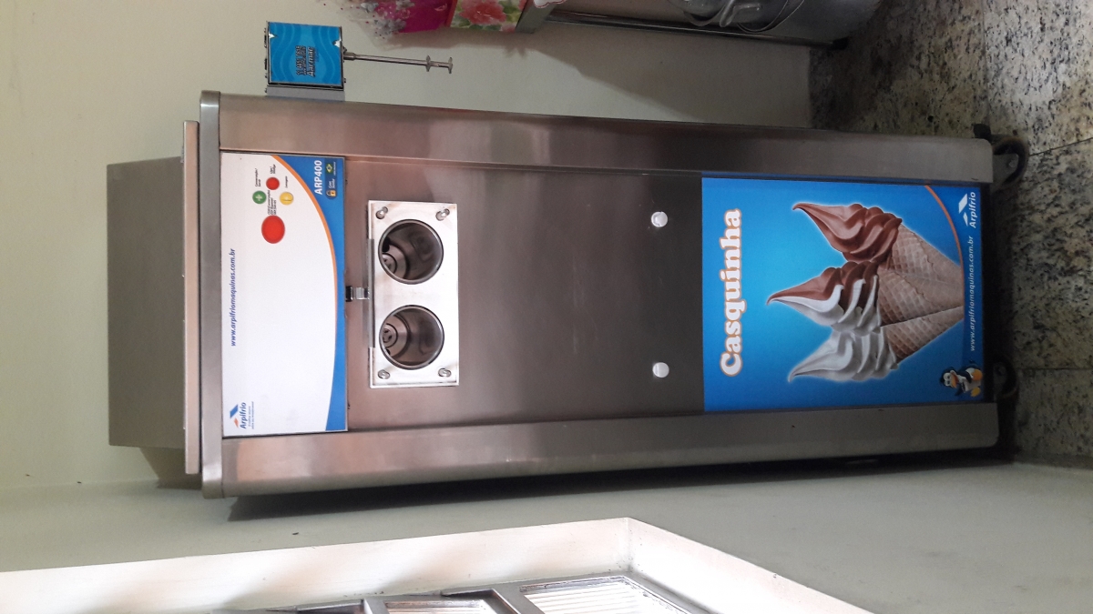 Máquina de sorvetes soft marca ARPIFRIO 