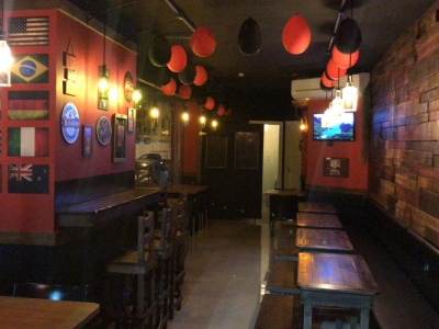 Bar-Pub na melhor esquina da Meia Praia. 80metros