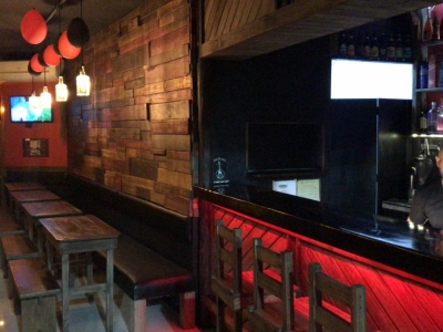 Bar-Pub na melhor esquina da Meia Praia. 80metros