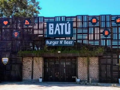 Espaço multigastronômico com bar e hamburgueria 