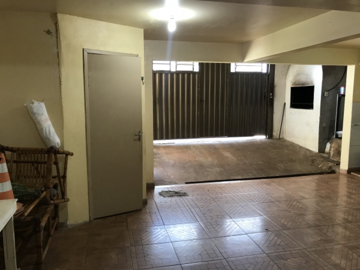 Vende-se Sobrado Triplex com espaço para Eventos