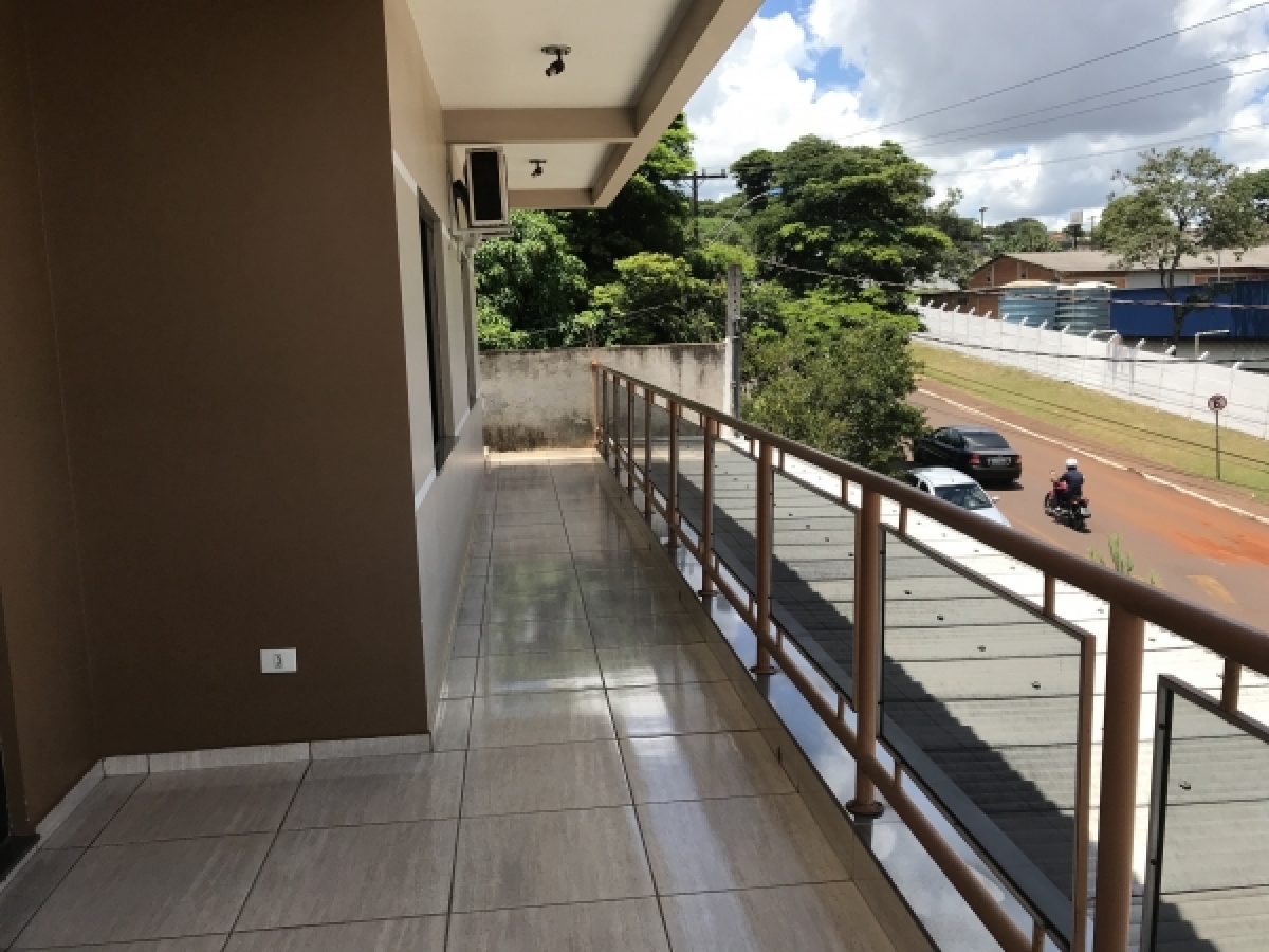 Vende-se Sobrado Triplex com espaço para Eventos