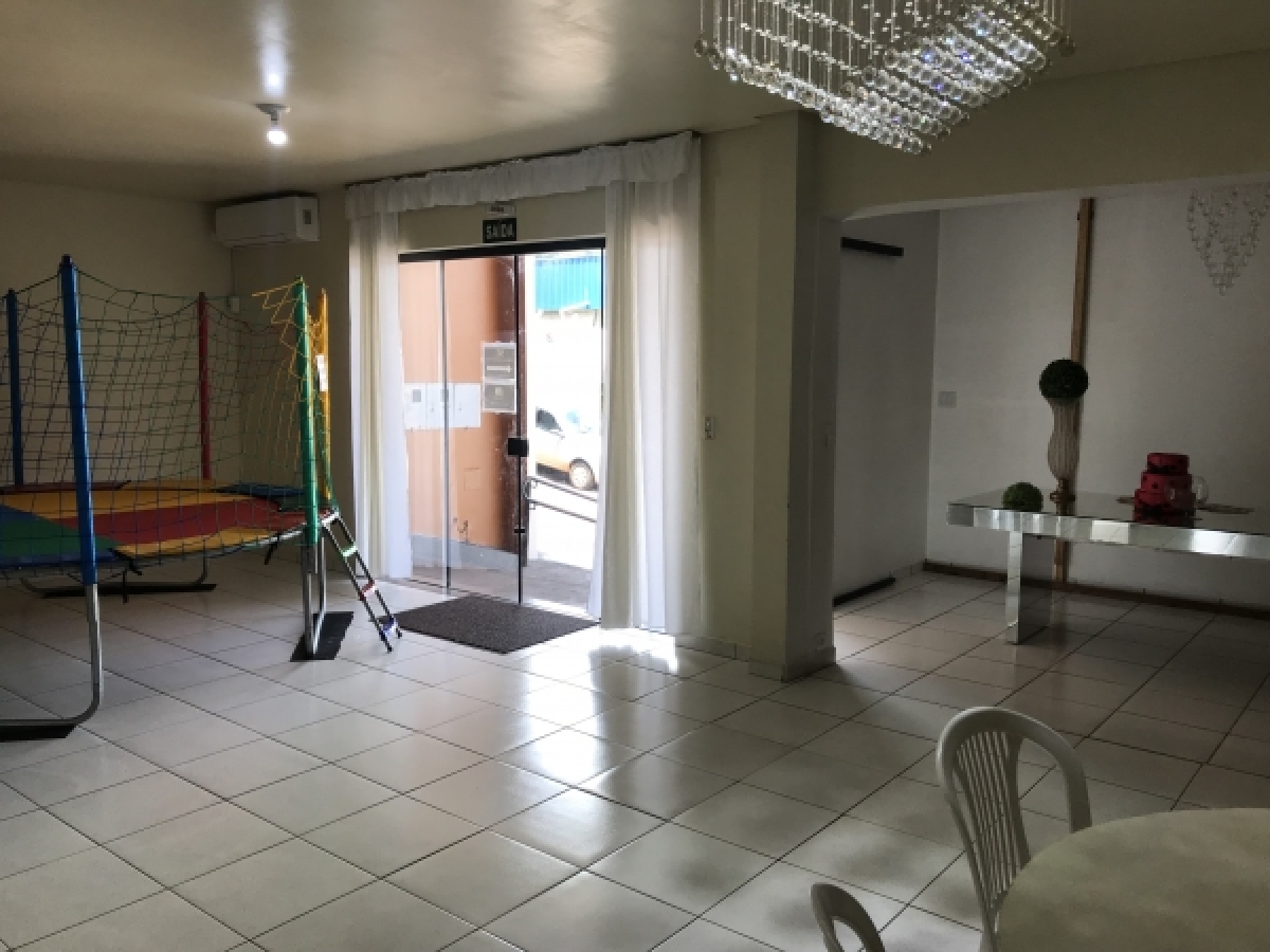 Vende-se Sobrado Triplex com espaço para Eventos