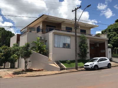 Vende-se Sobrado Triplex com espaço para Eventos