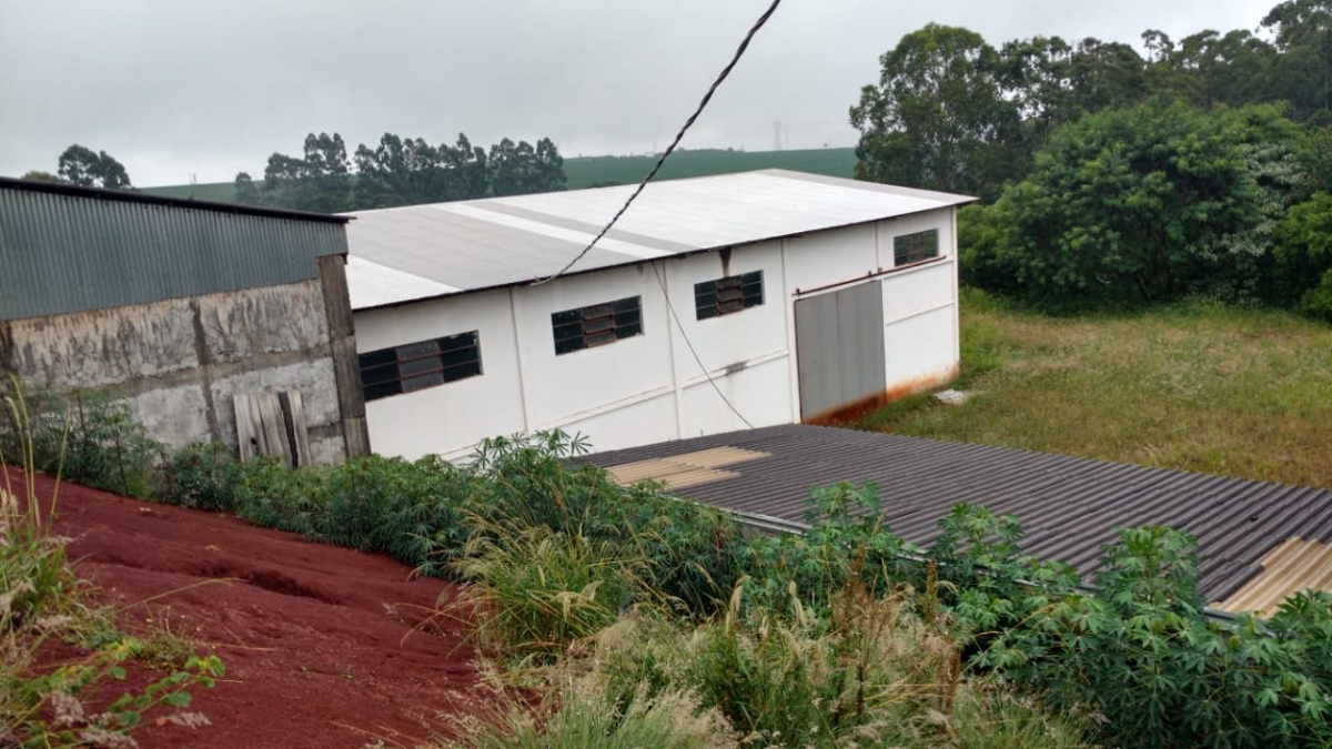 Vende-se Barracões e Fabrica de Tintas