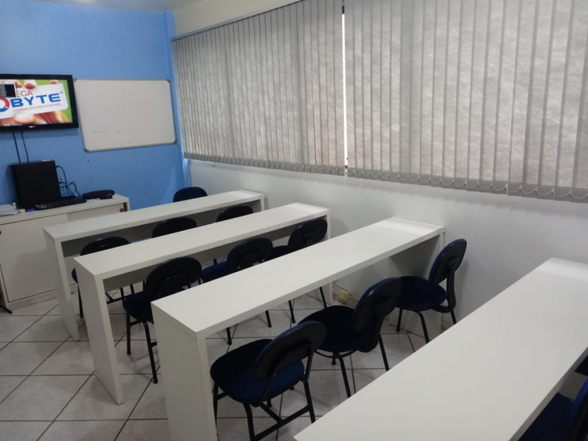 Escola Profissionalizante completa e com alunos!