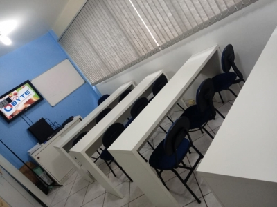 Escola Profissionalizante completa e com alunos!