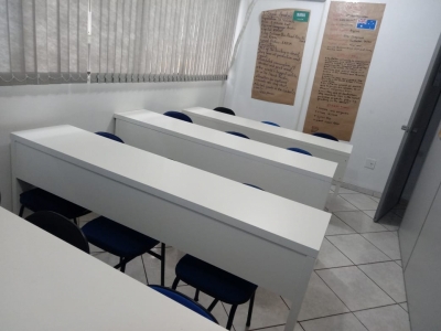 Escola Profissionalizante completa e com alunos!