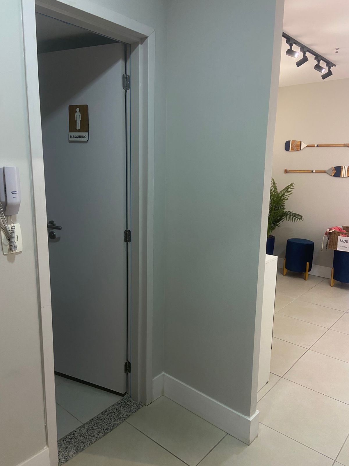 E-commerce de moda praia, shorts e board shorts feminino e masculino com sala física em prédio com infra estrutura e atendimento presencial 