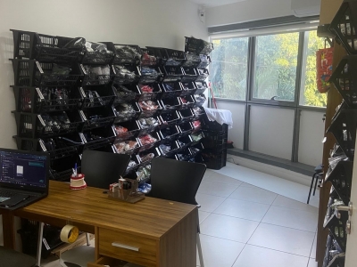 E-commerce de moda praia, shorts e board shorts feminino e masculino com sala física em prédio com infra estrutura e atendimento presencial 