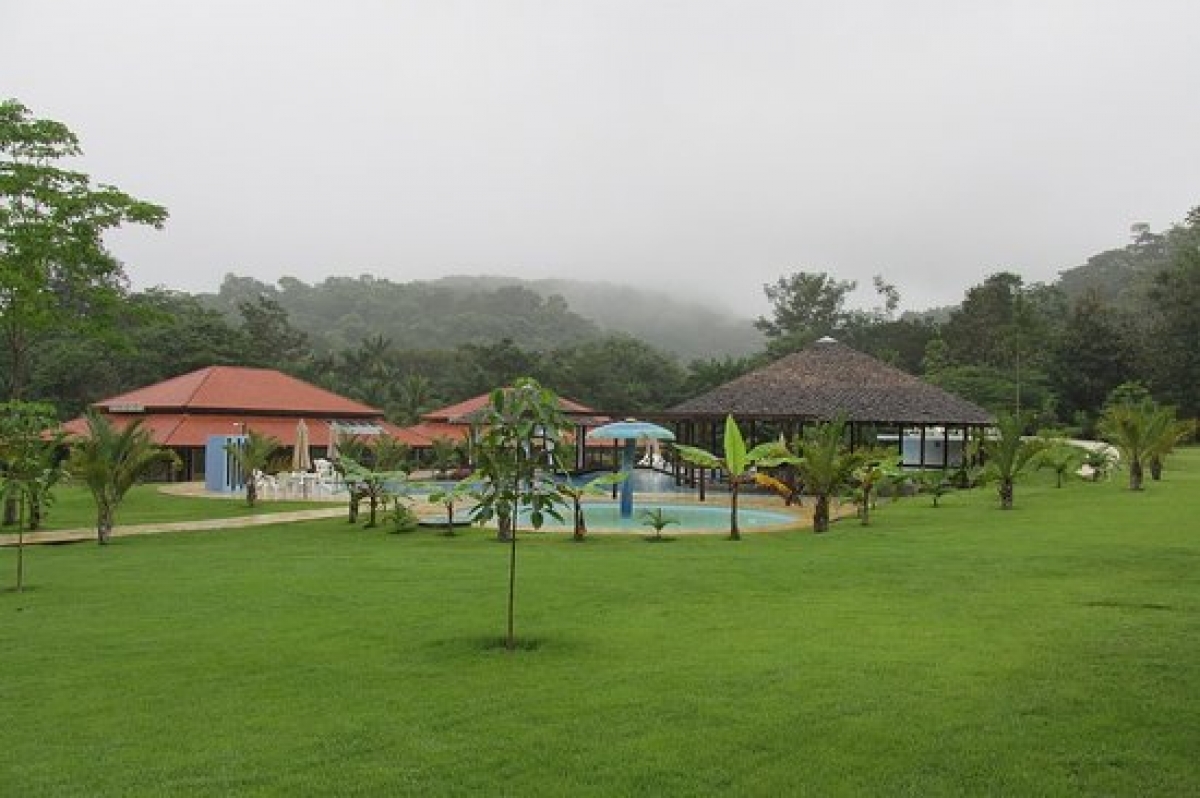 Vendo Resort NOVO e bem consolidado