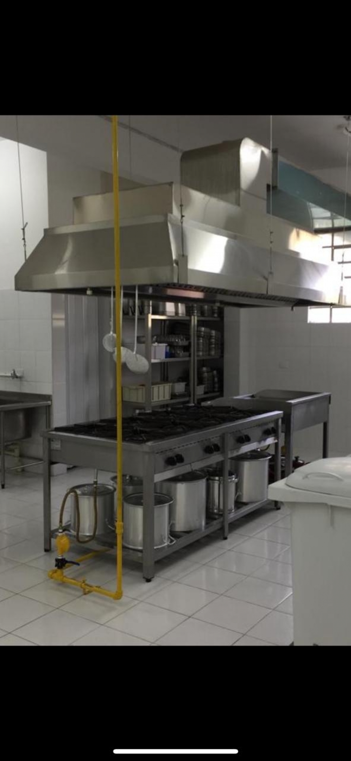 Venda de Cozinha Industrial Totalmente Equipada, em funcionamento .