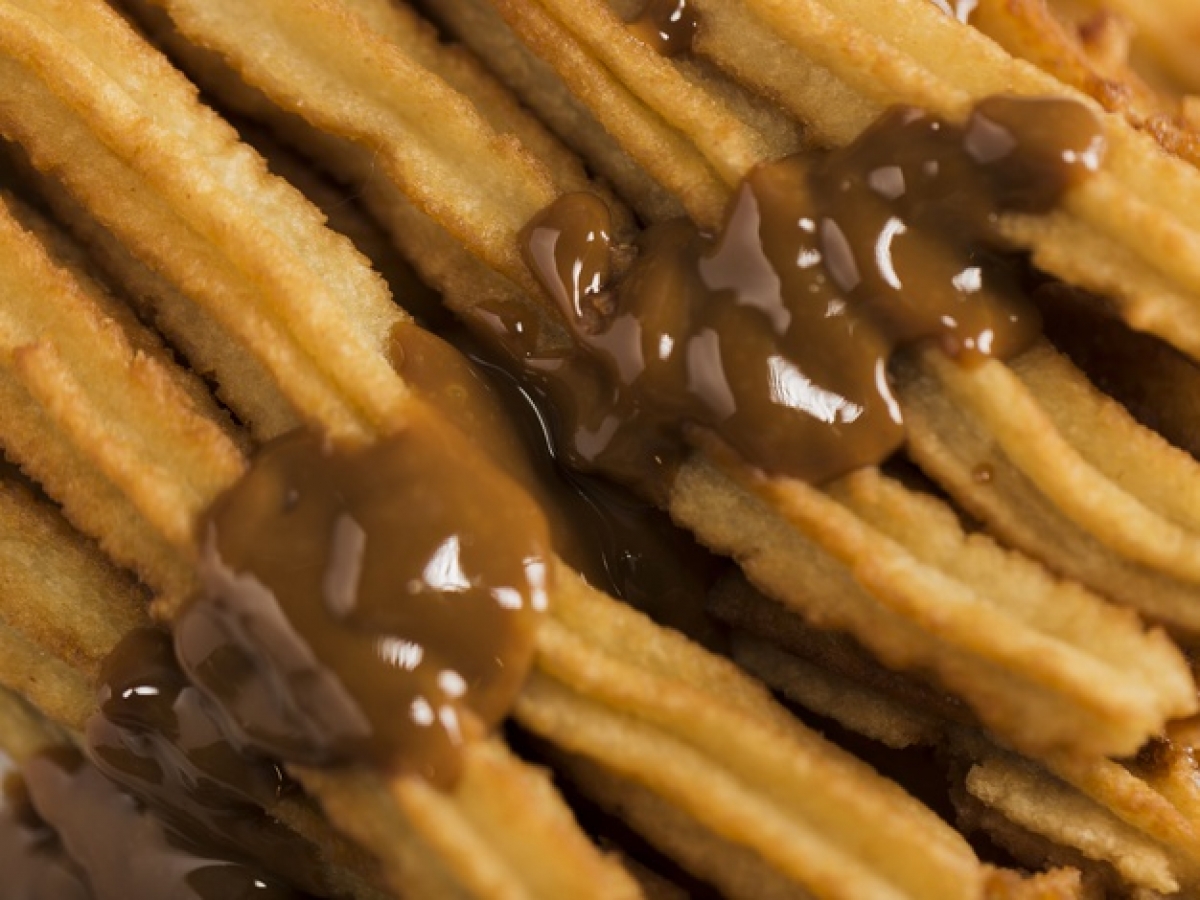 Carrinho gourmet de churros em feira livre 