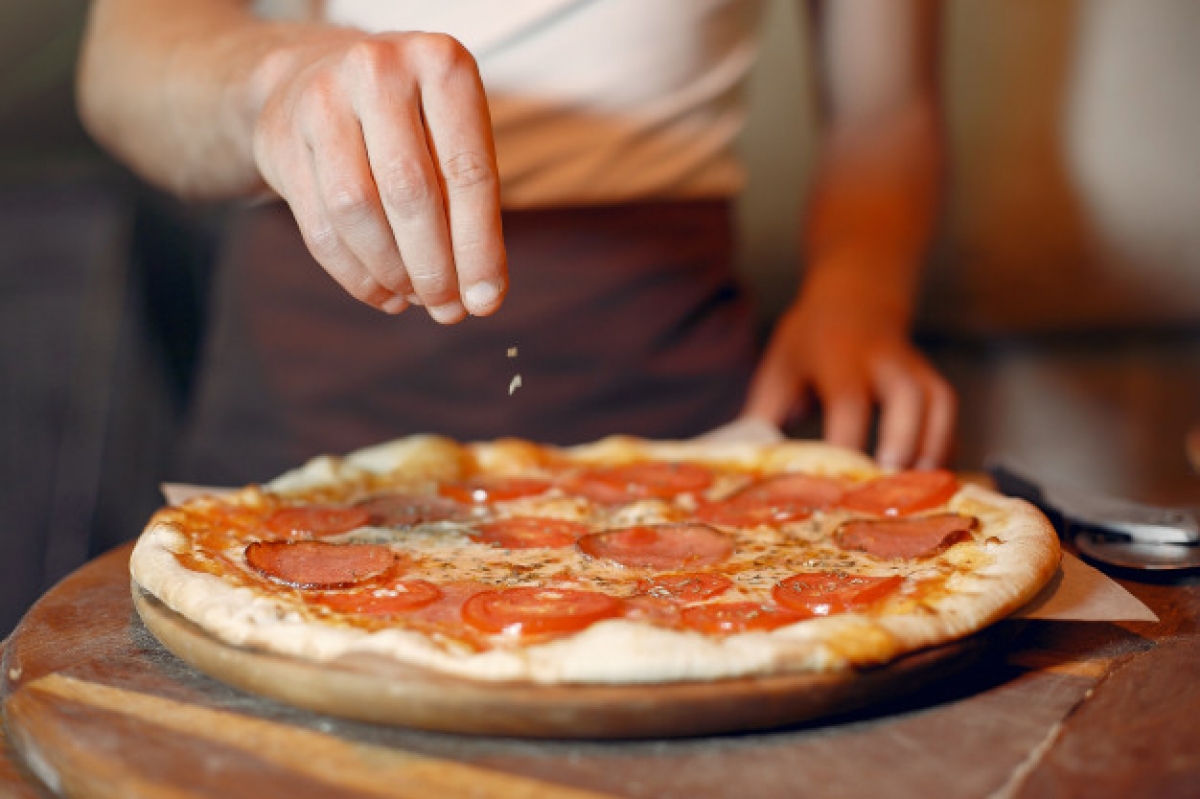 Vendo pizzaria com mais de 4 anos em frente a PUC