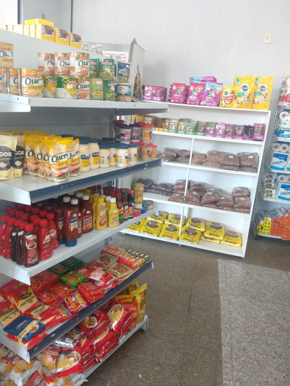 Mini mercado e panificadora