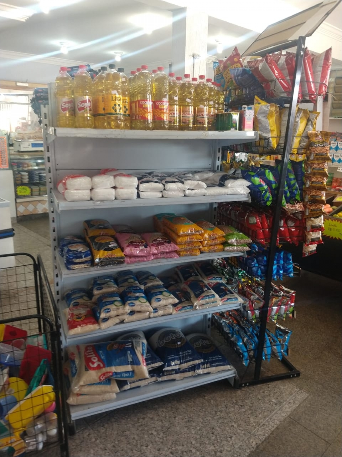 Mini mercado e panificadora