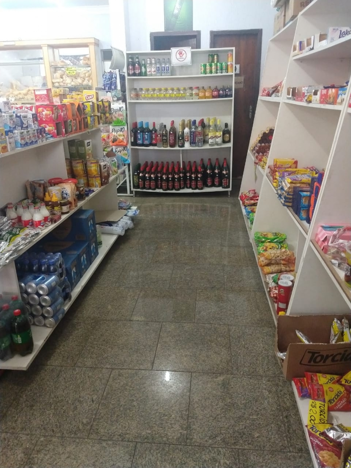 Mini mercado e panificadora