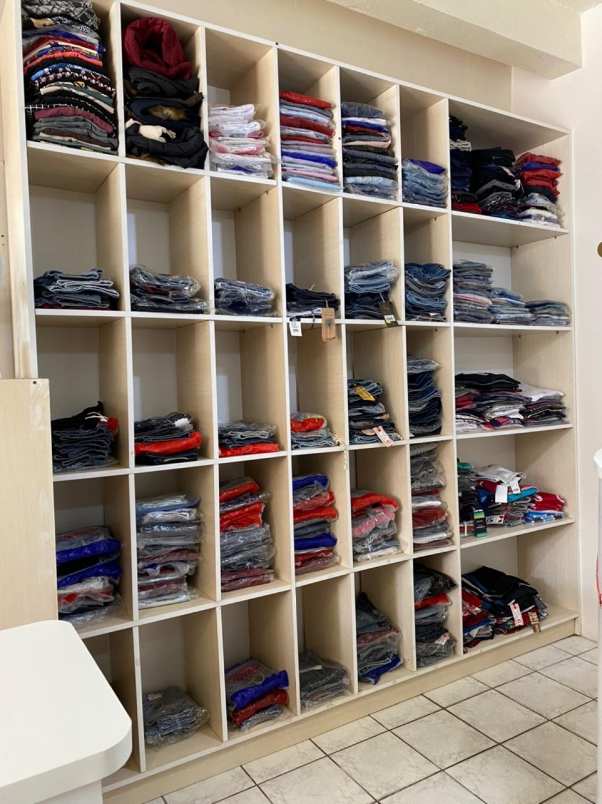 VENDO LOJA DE ROUPAS MASCULINO E FEMININO