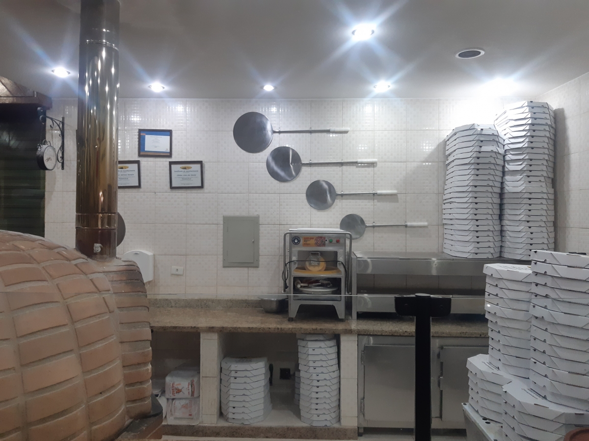 Passo ponto de pizzaria - boteco na zona norte