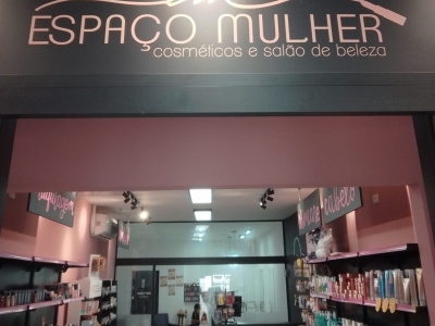 Loja de Cosméticos com salão de beleza 