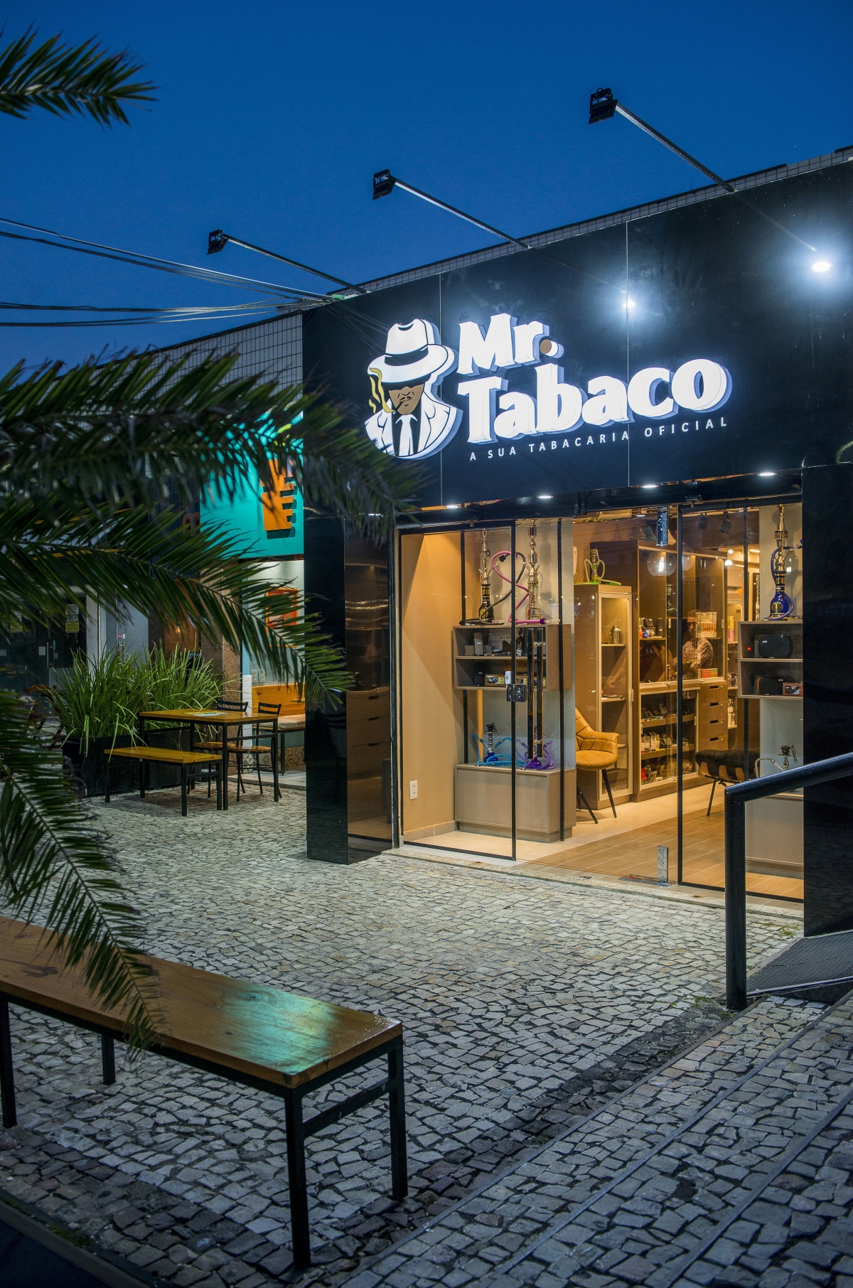 Tabacaria / Charutaria  - Projeto assinado - Área externa de consumo - bar , restaurante , passo  ponto comercial loja física