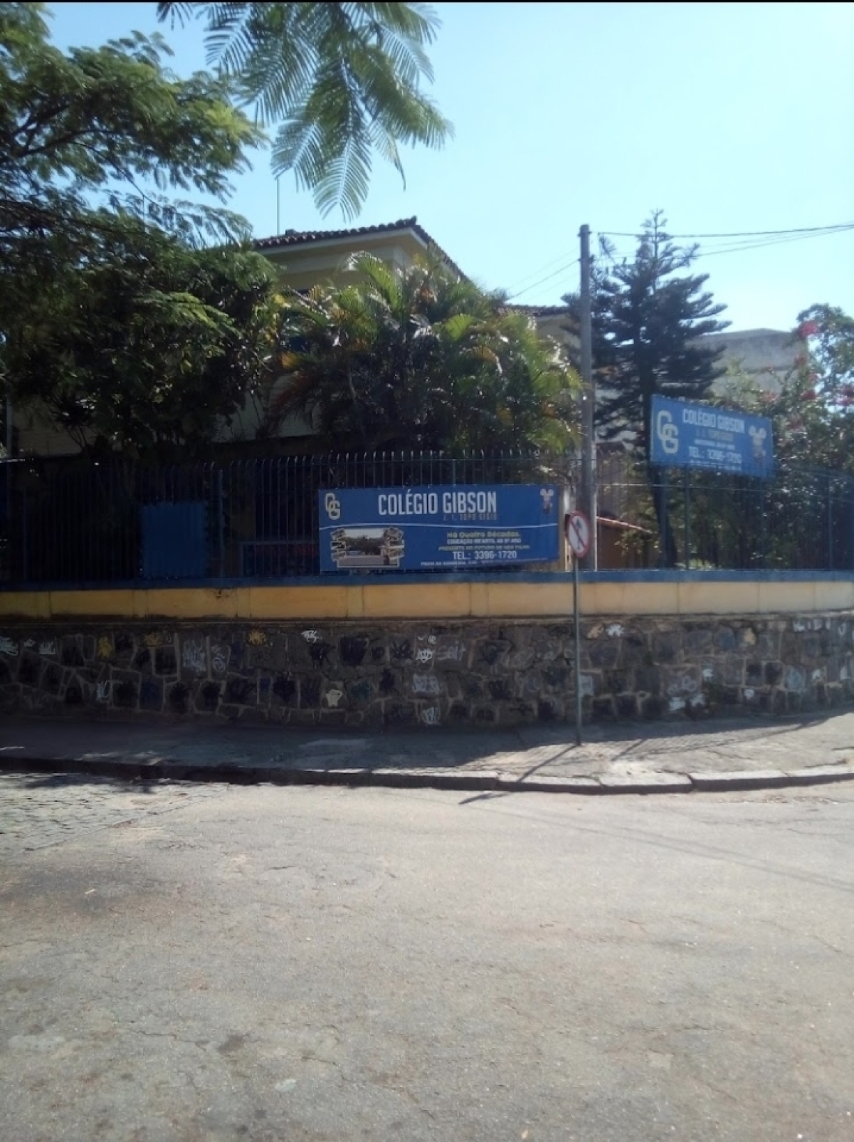 Escola tradicional a venda  