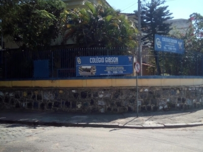 Escola tradicional a venda  