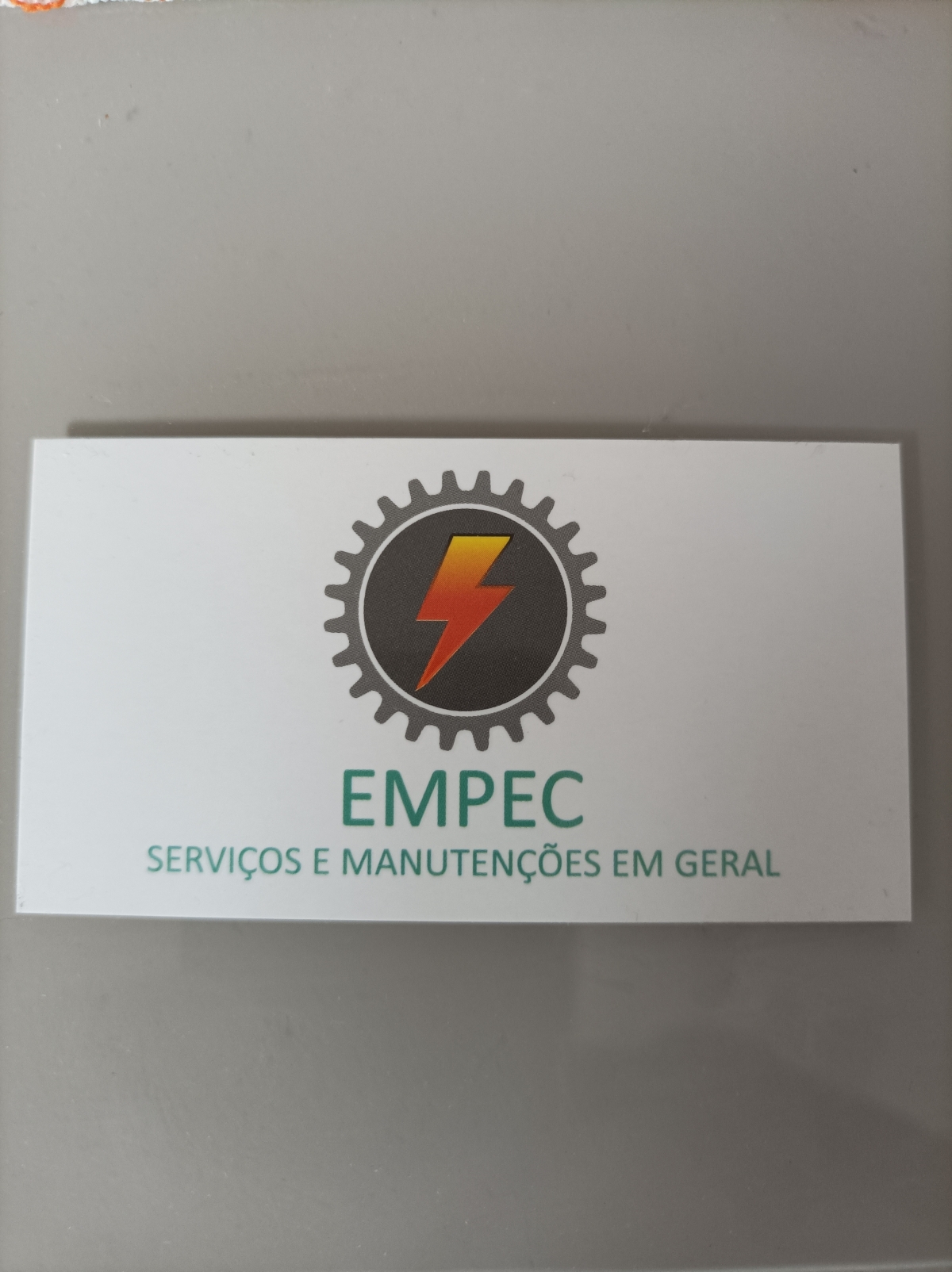 Vende empresa de manutenção e instalação elétrica em pleno funcionamento.