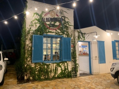 Restaurante temático em local de muito movimento