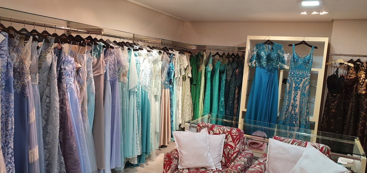 Passo o ponto de uma  loja de Vestidos de noivas, festas e debutantes com estoque  de mais de 500 vestidos,mais estrutura completa ...
