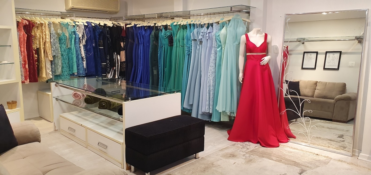 Passo o ponto de uma  loja de Vestidos de noivas, festas e debutantes com estoque  de mais de 500 vestidos,mais estrutura completa ...