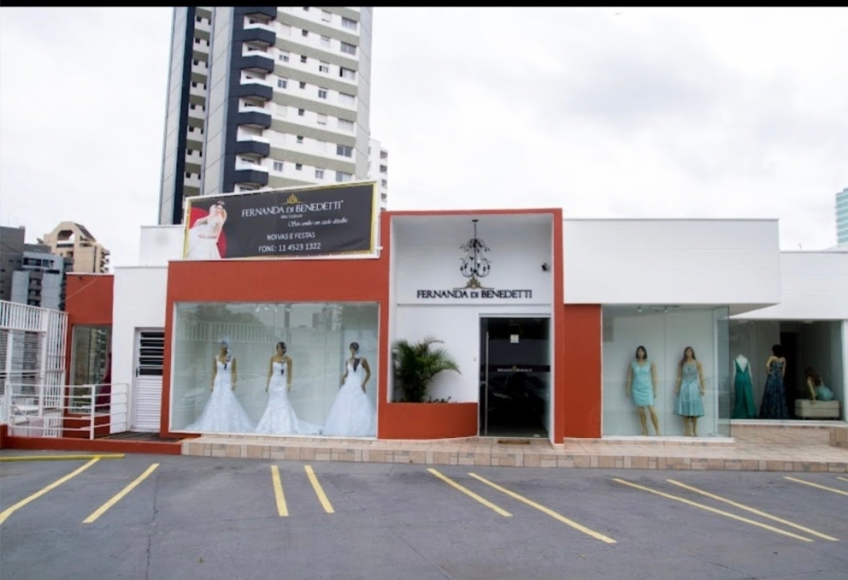 Passo o ponto de uma  loja de Vestidos de noivas, festas e debutantes com estoque  de mais de 500 vestidos,mais estrutura completa ...