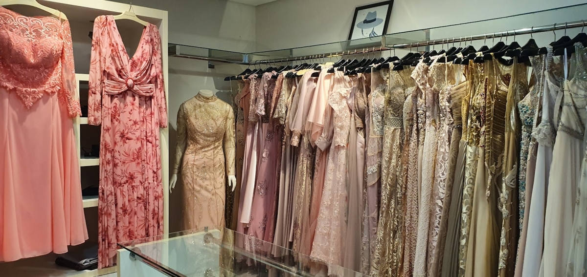 Passo o ponto de uma  loja de Vestidos de noivas, festas e debutantes com estoque  de mais de 500 vestidos,mais estrutura completa ...