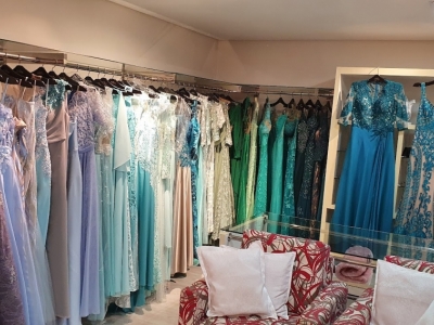 Passo o ponto de uma  loja de Vestidos de noivas, festas e debutantes com estoque  de mais de 500 vestidos,mais estrutura completa ...