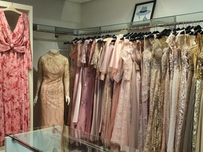 Passo o ponto de uma  loja de Vestidos de noivas, festas e debutantes com estoque  de mais de 500 vestidos,mais estrutura completa ...